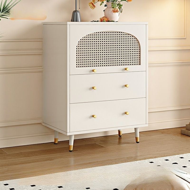 خزانة بتصميم إيطالي حديث