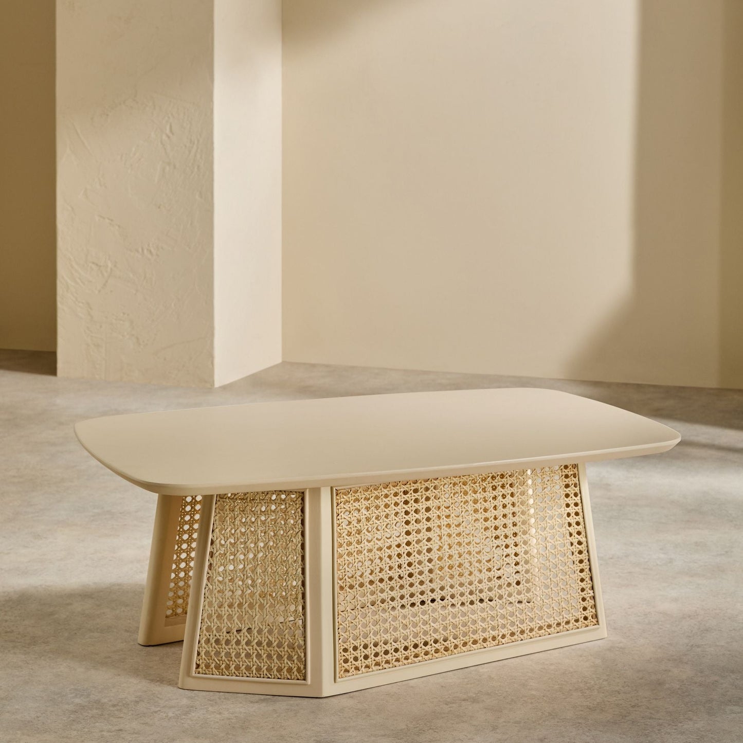 طاولة قهوة بتصميم مودرن