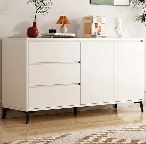 خزانة بتصميم كلاسيكي مميز