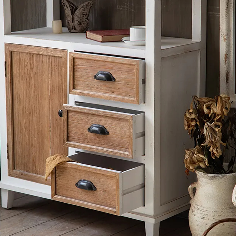 خزانة خشبية فاخرة