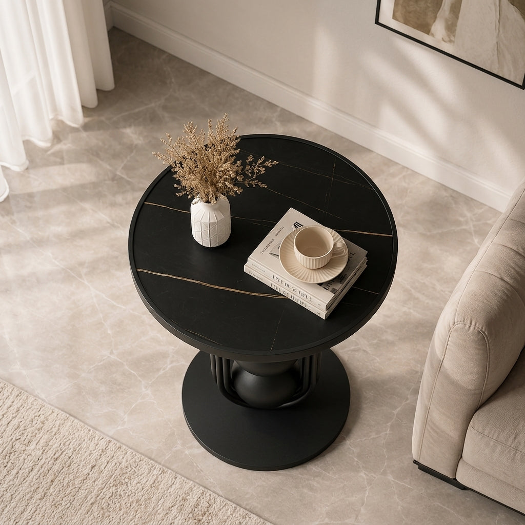 طاولة جانبية بتصميم هندسي أنيق