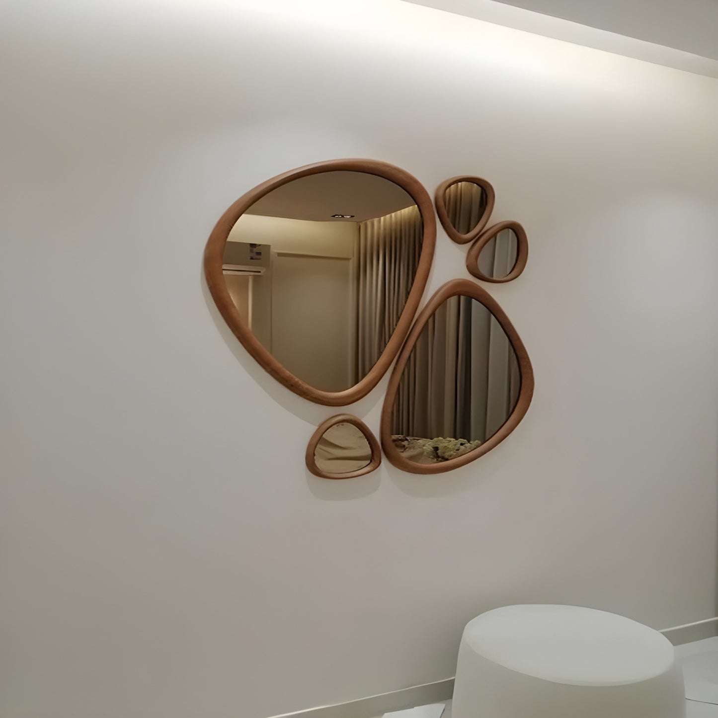 مرايا مونارا  ساحرة